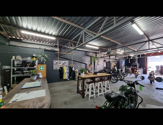 3,450M² BUILDING FOR SALE IN SALT RIVER